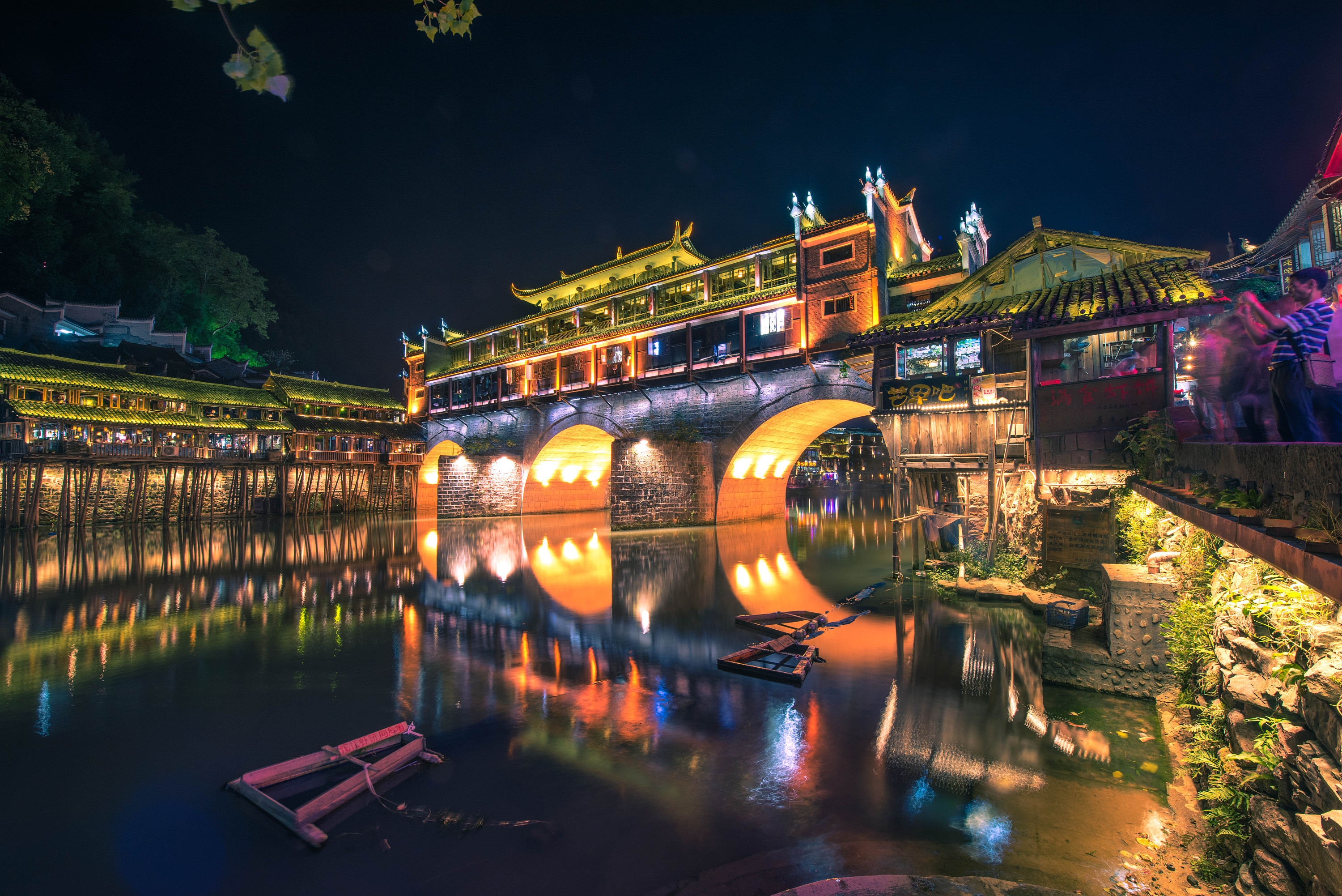  Fenghuang Ancient Town night scenery